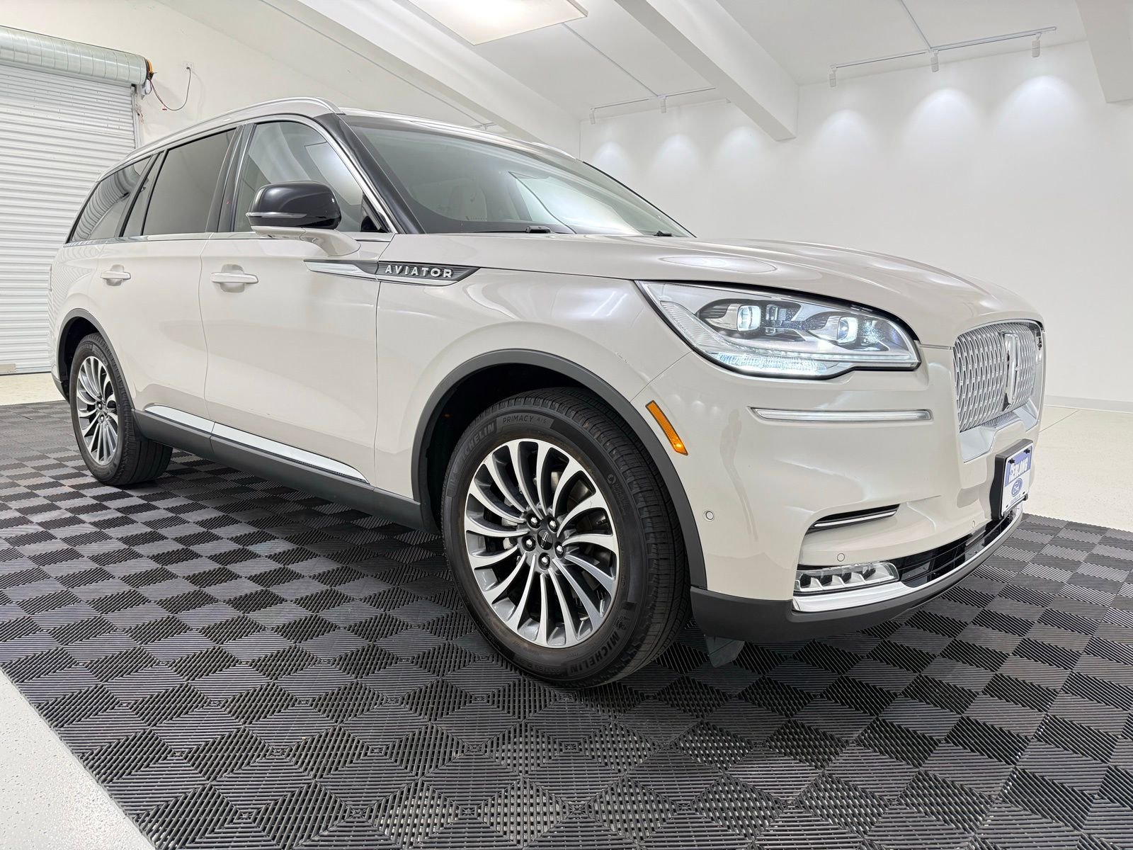 Used 2023 Lincoln Aviator Reserve w/ Equipment Group 201A image 1
