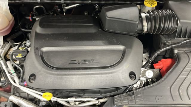 Used 2025 Chrysler Pacifica Limited image 40