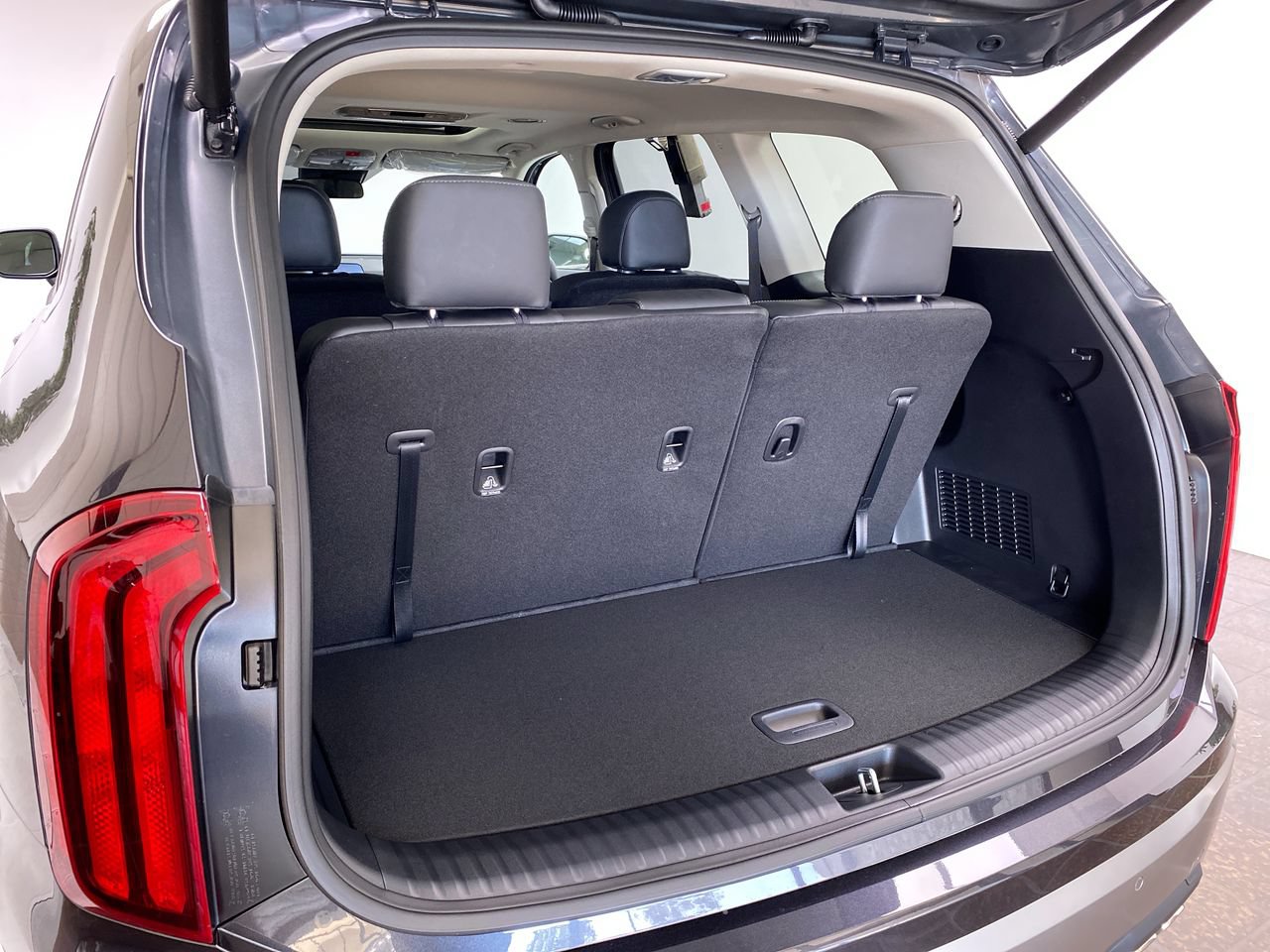 Certified 2025 Kia Telluride S FWD image 15