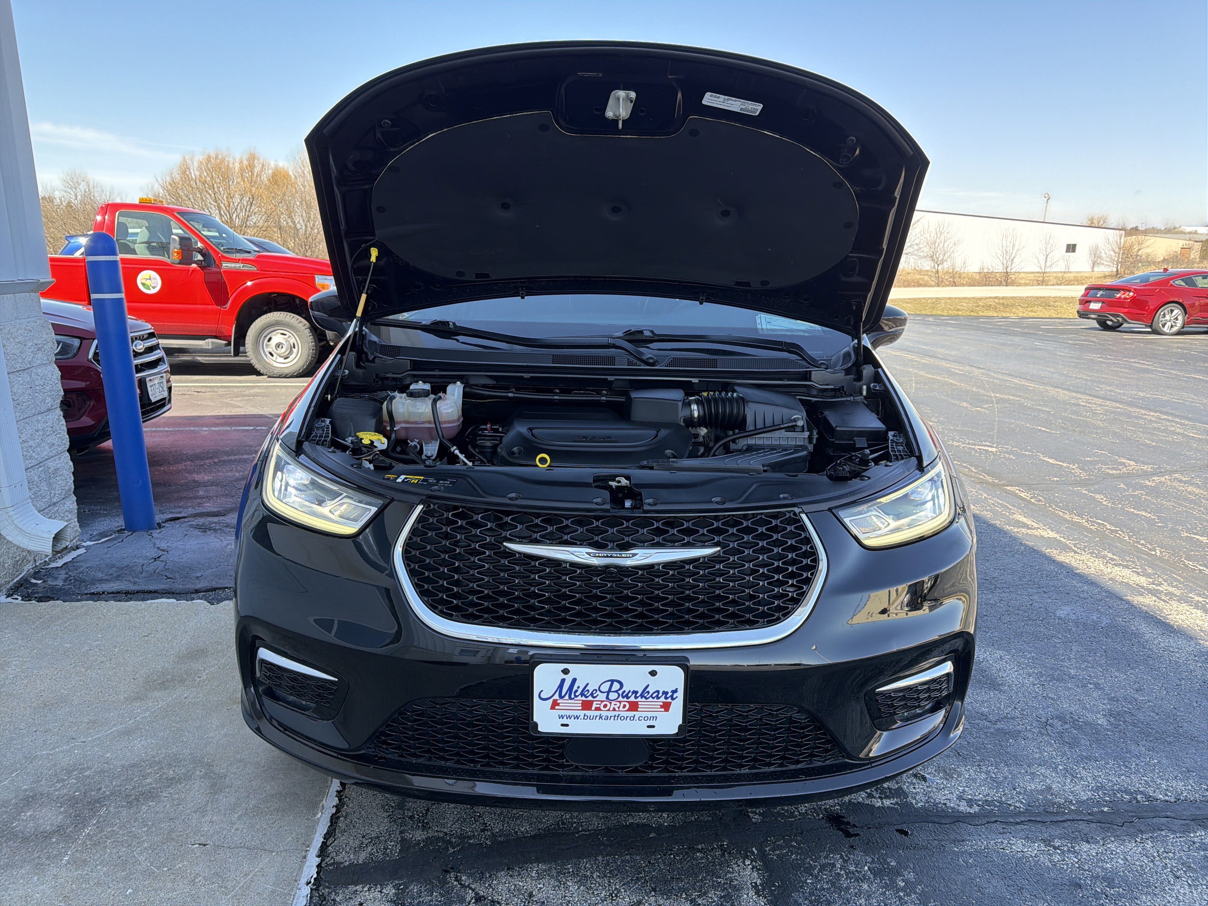 Used 2025 Chrysler Pacifica Select FWD image 47