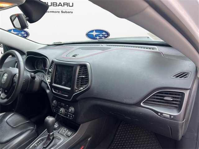 Used 2020 Jeep Cherokee Trailhawk image 13
