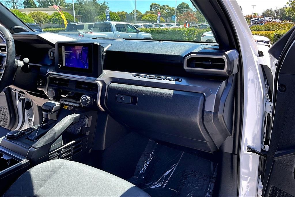 Certified 2025 Toyota Tacoma SR5 w/ SR5 Upgrade Package AWD/4WD image 27