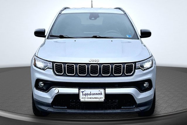 Used 2024 Jeep Compass Latitude AWD/4WD image 2