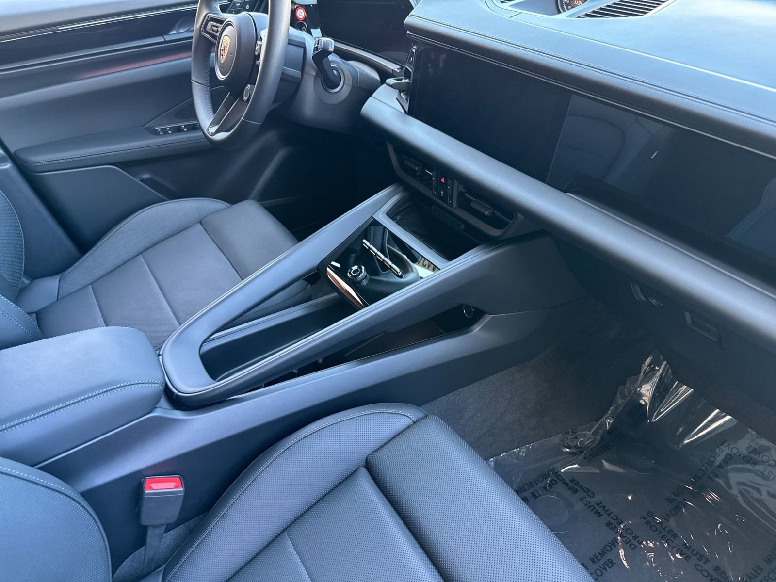Certified 2025 Porsche Macan 4 Electric AWD/4WD image 18