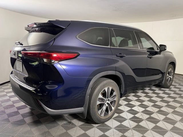 Used 2022 Toyota Highlander XLE FWD image 7