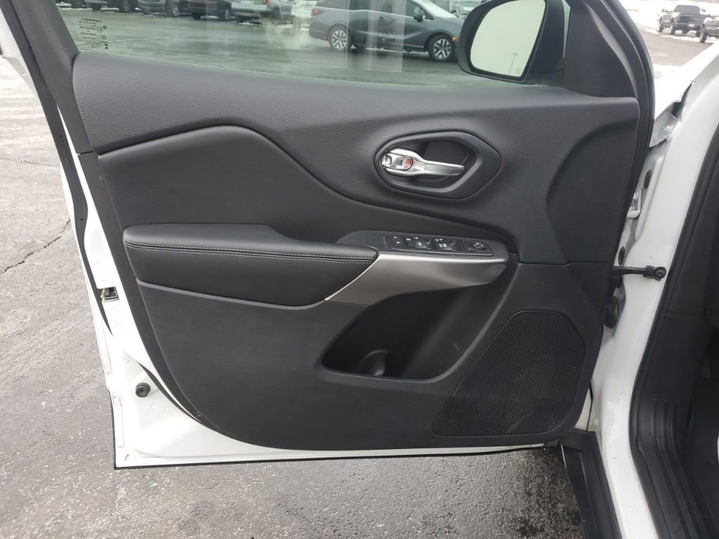 Used 2019 Jeep Cherokee Latitude Plus image 21