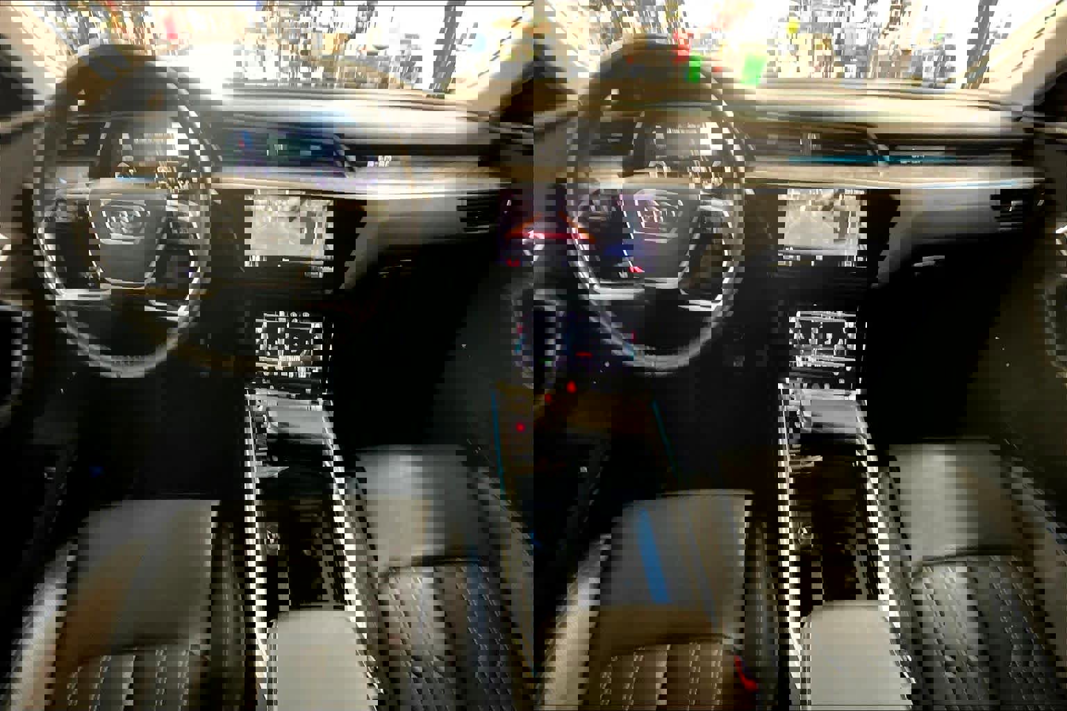 Used 2021 Audi e-tron Prestige w/ Prestige Package image 15