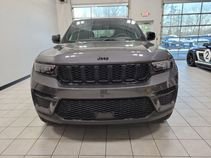 Used 2025 Jeep Grand Cherokee Altitude image 47
