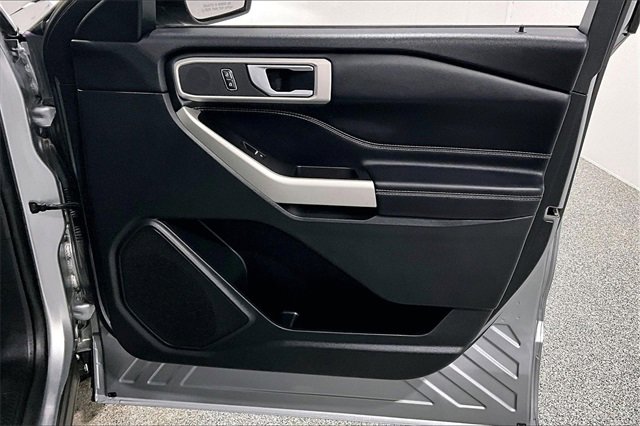 Used 2021 Ford Explorer XLT image 28