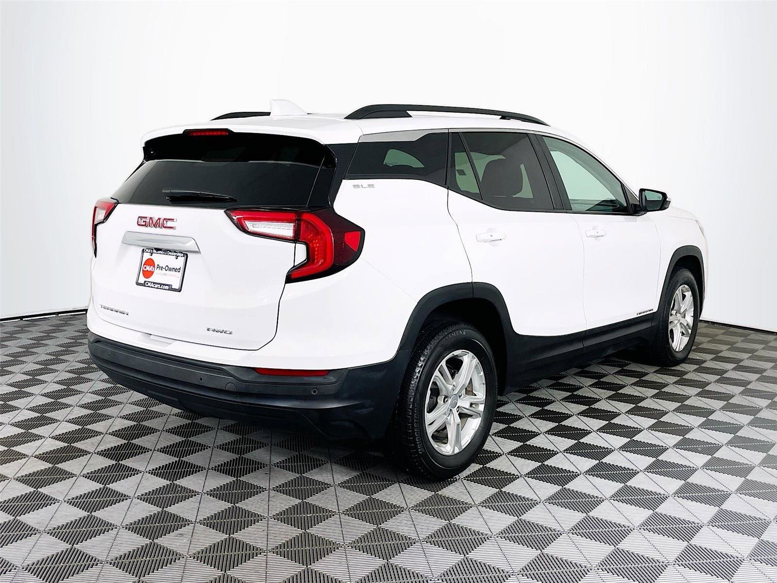 Used 2023 GMC Terrain SLE w/ Driver Convenience Package image 9