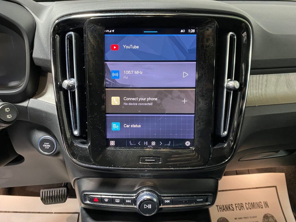 Used 2023 Volvo XC40 B5 Core image 12