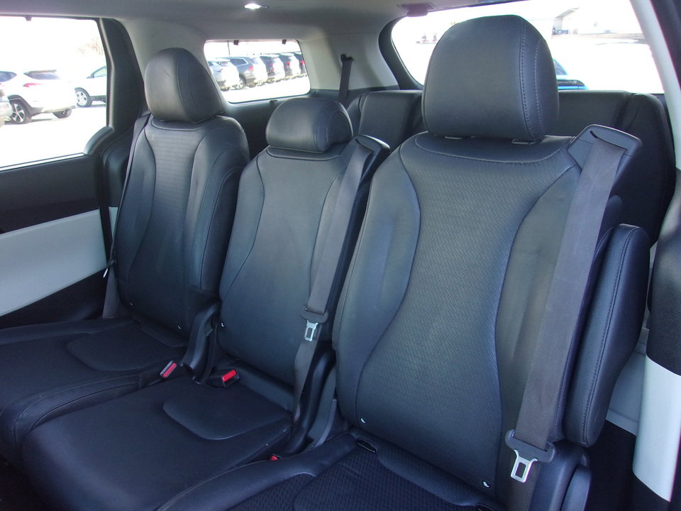 Used 2024 Kia Carnival SX Prestige image 17