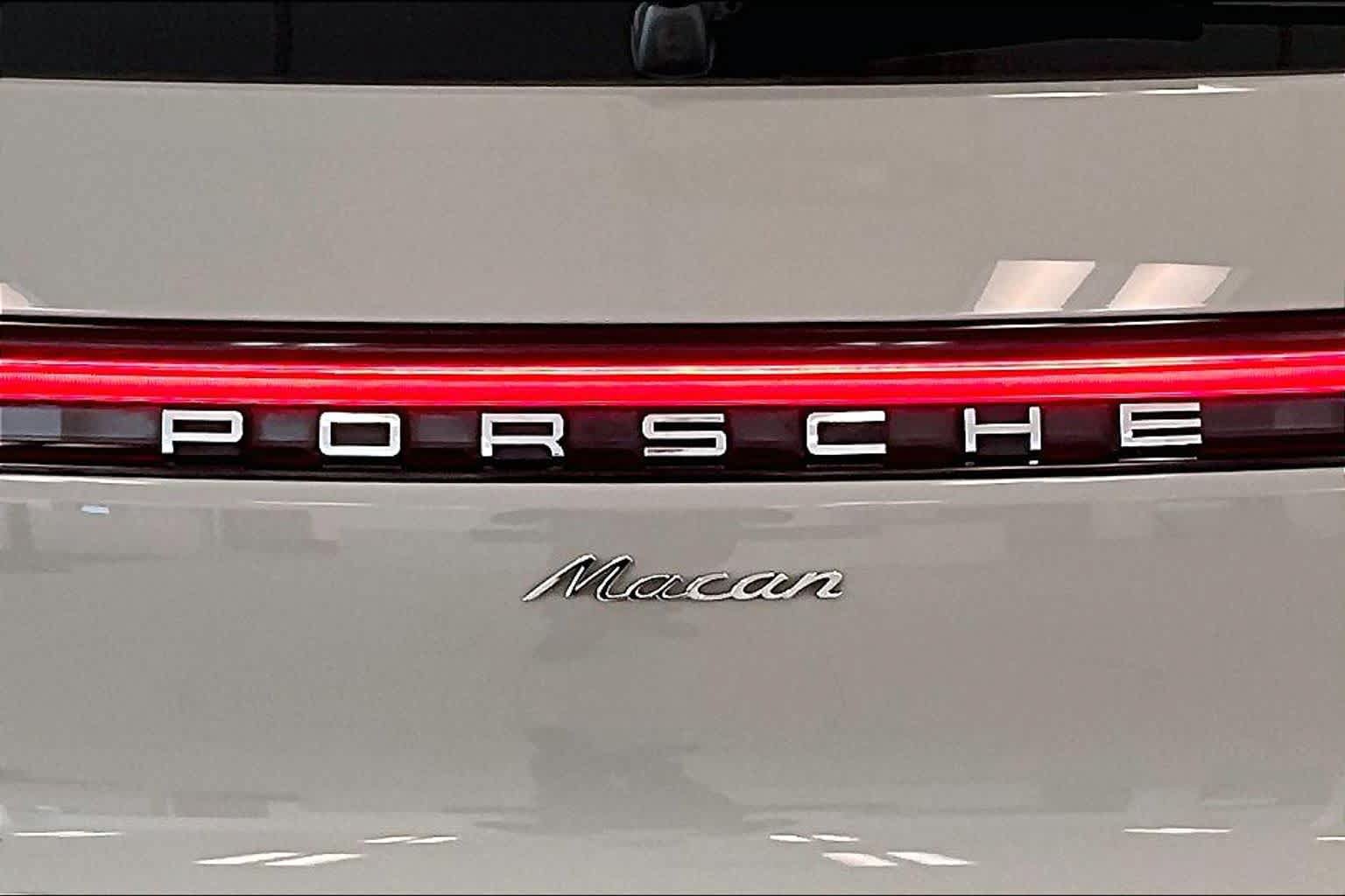 Used 2022 Porsche Macan AWD/4WD image 29