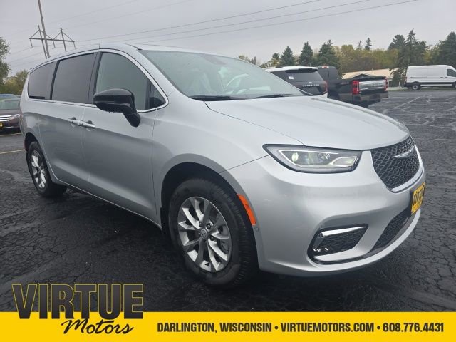 New 2026 Chrysler Pacifica Select image 1