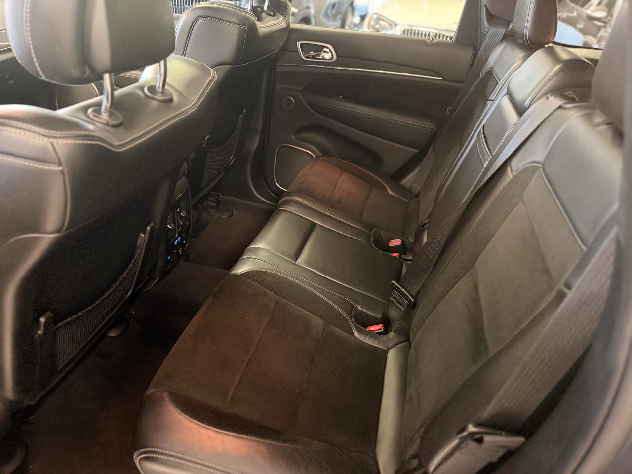 Used 2017 Jeep Grand Cherokee SRT AWD/4WD image 43
