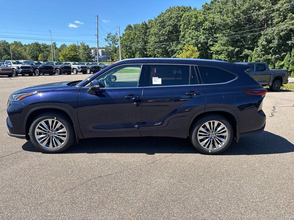 Used 2026 Toyota Highlander Platinum AWD/4WD image 3