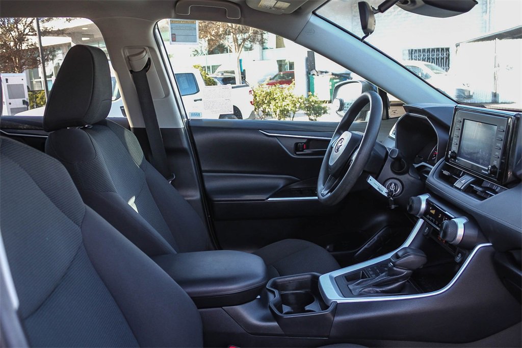 Used 2021 Toyota RAV4 LE image 21
