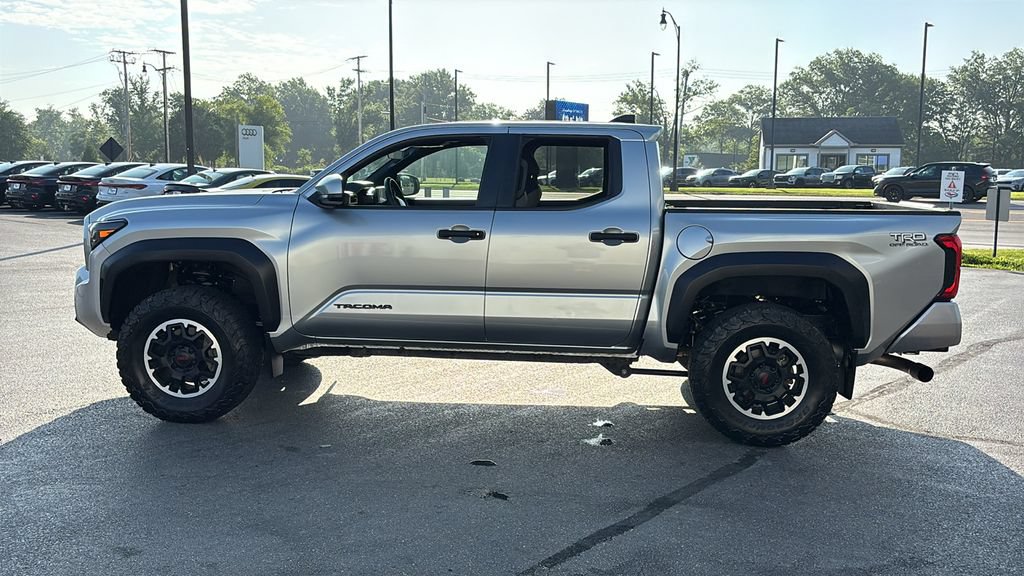 Used 2024 Toyota Tacoma TRD Off-Road AWD/4WD image 3