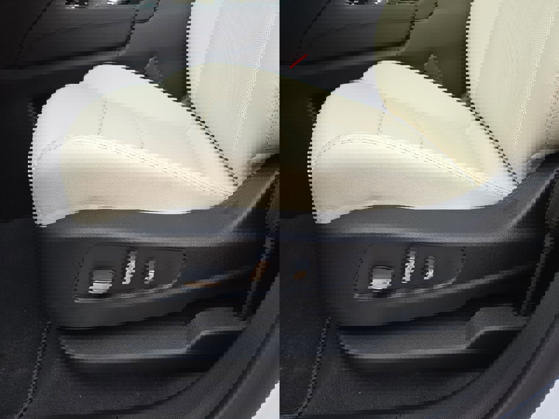 New 2025 Cadillac XT5 Sportv w/ Technology Package image 17