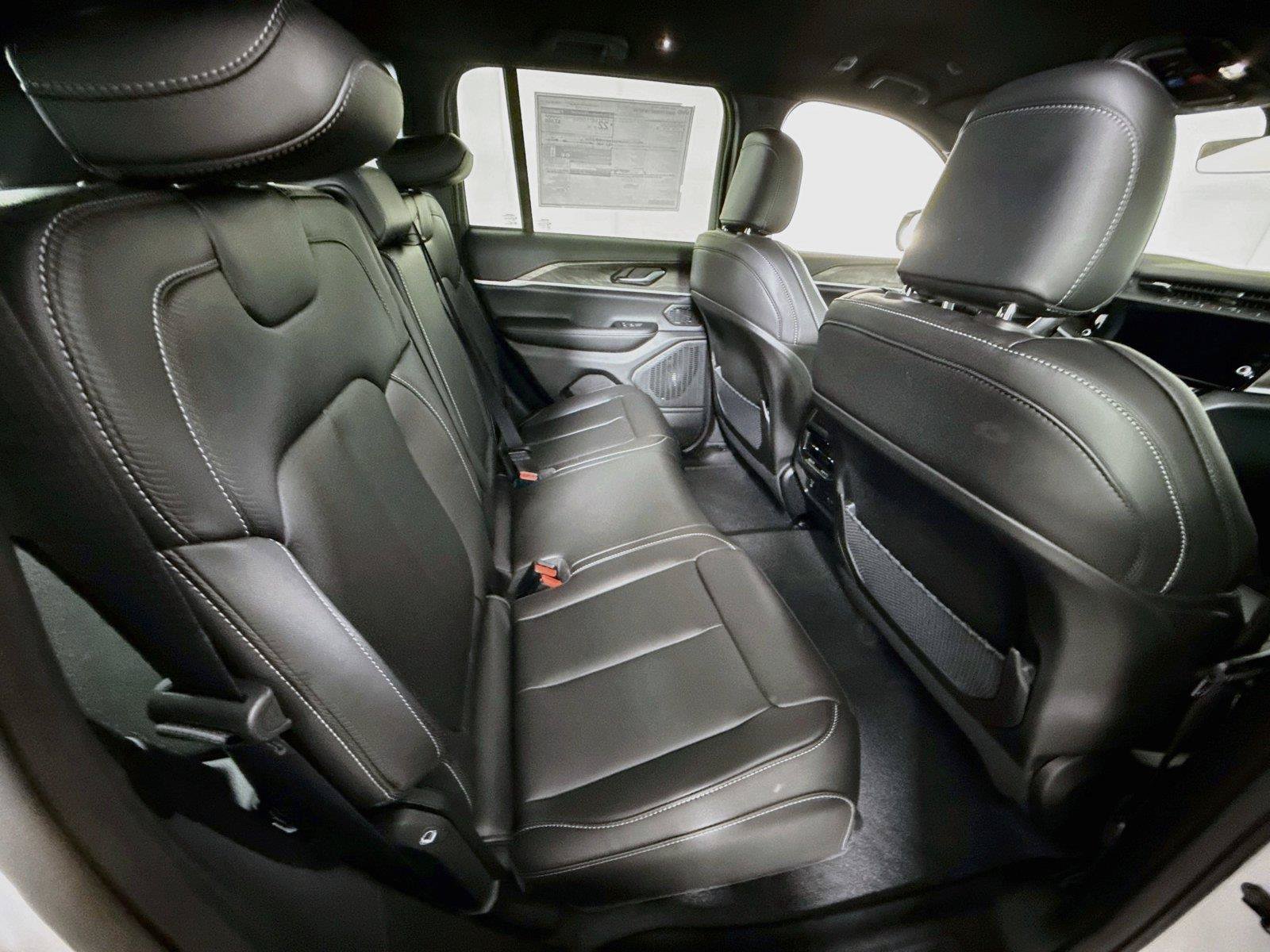 New 2027 Jeep Grand Cherokee Limited AWD/4WD image 19