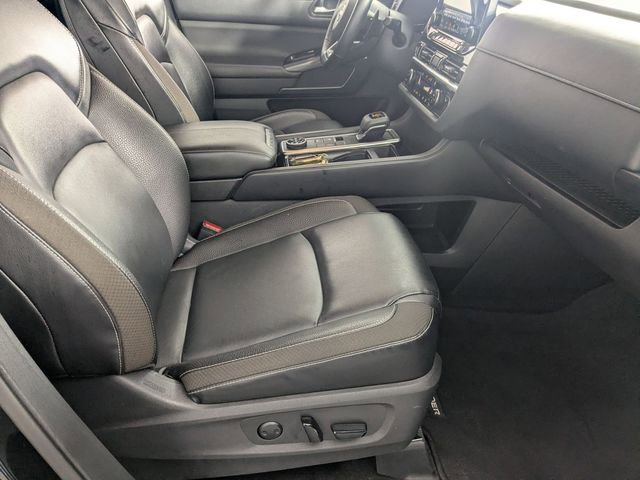 Used 2023 Nissan Pathfinder SL w/ Black Appearance Package image 35