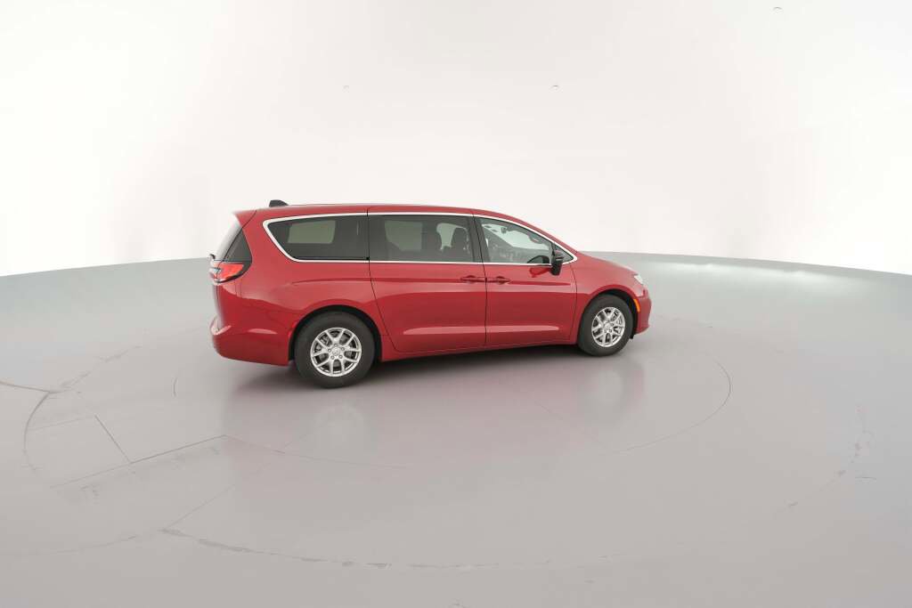 New 2026 Chrysler Pacifica Select image 13