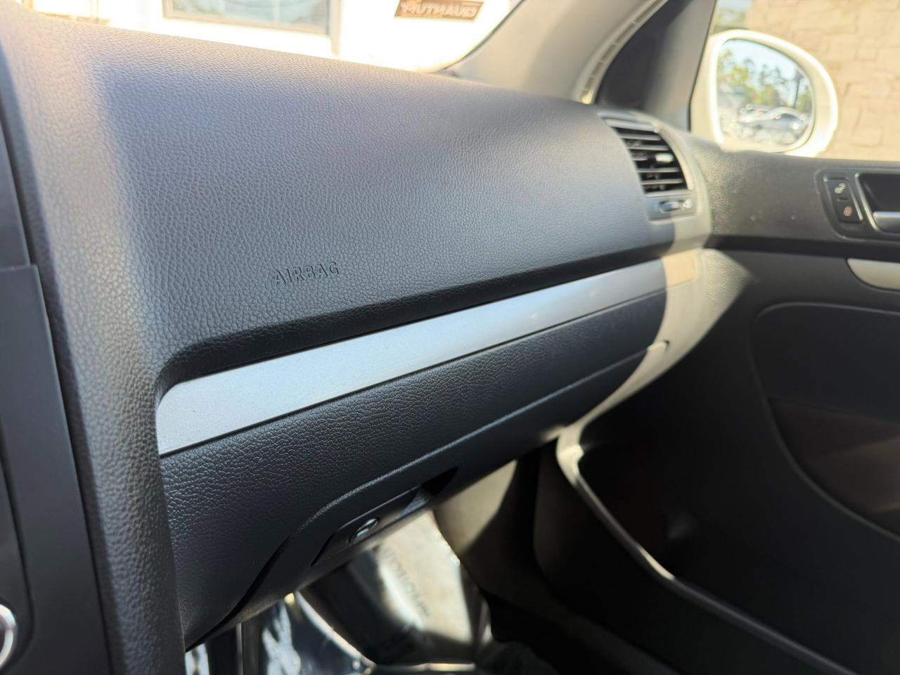 Used 2009 Volkswagen Rabbit S image 29