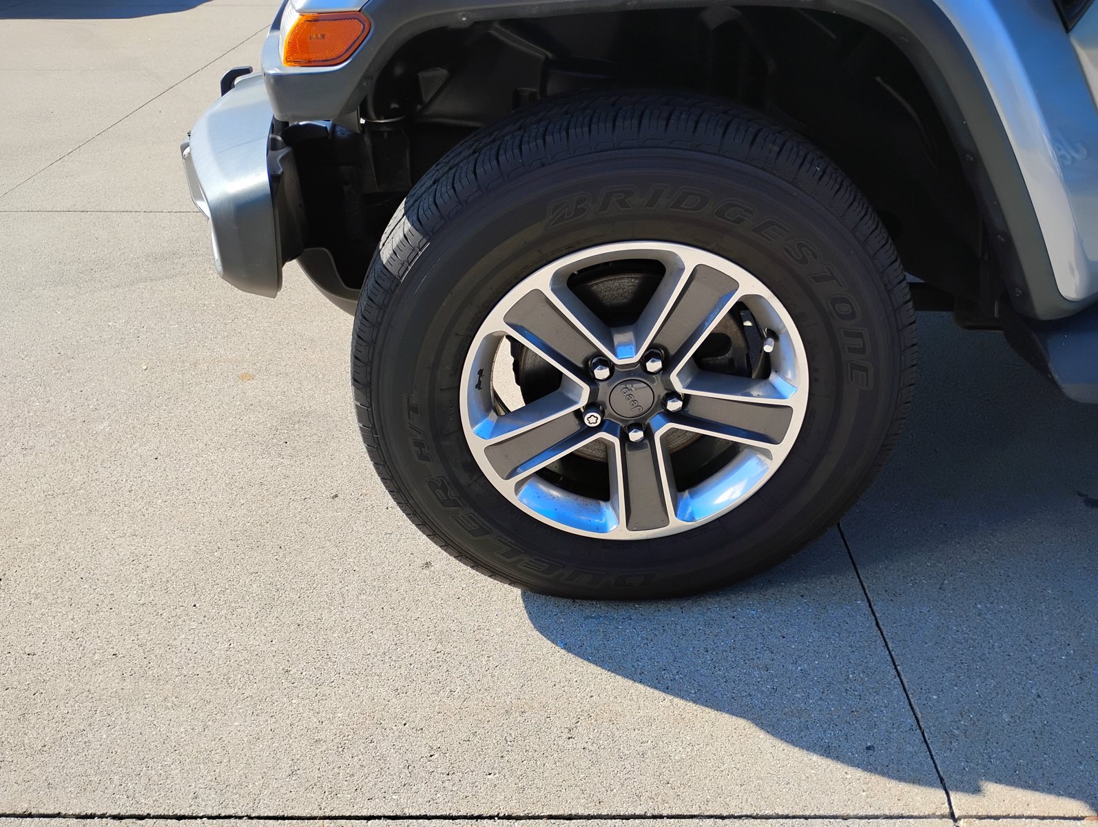 Used 2018 Jeep Wrangler Unlimited Sahara AWD/4WD image 28