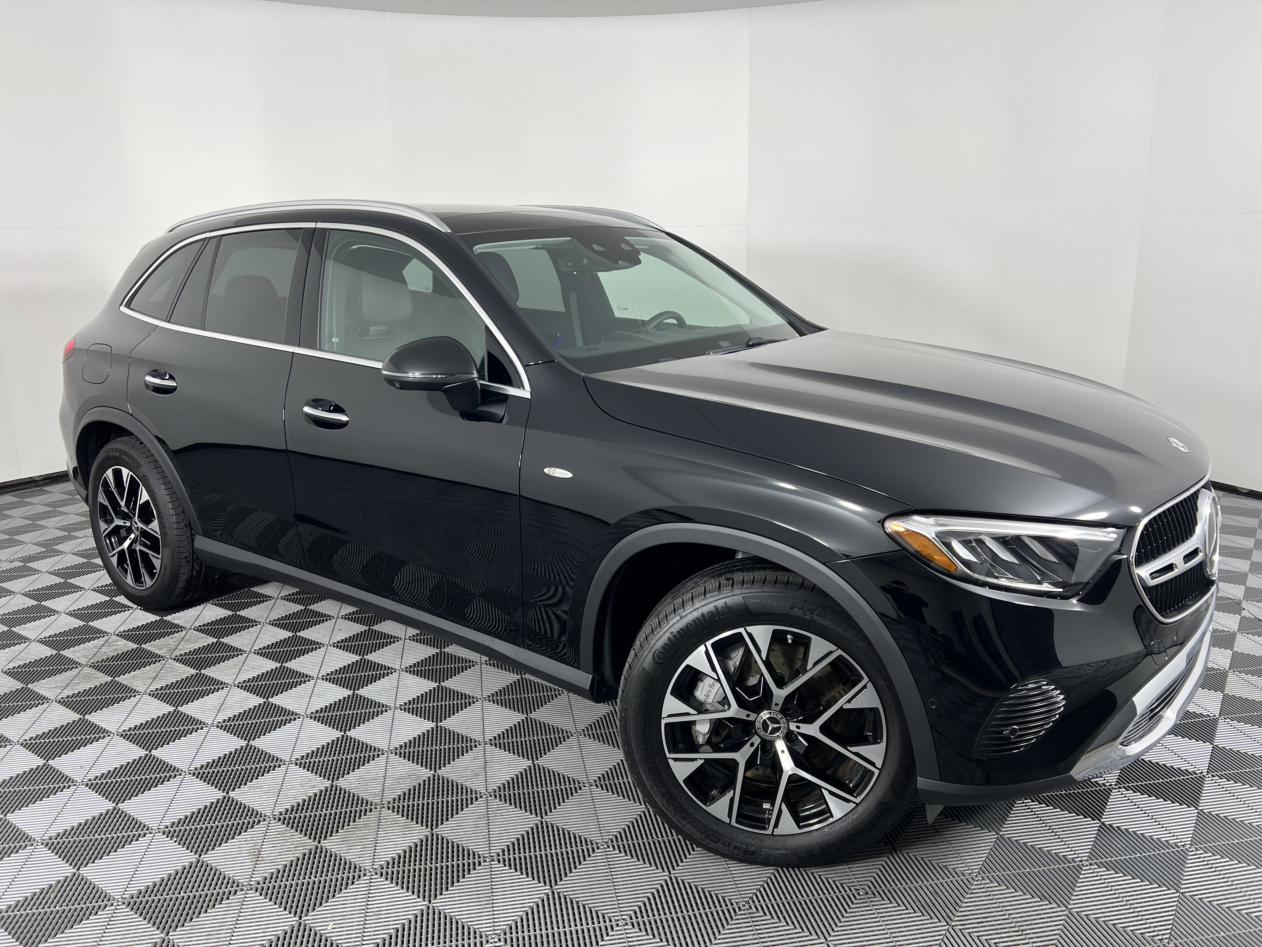 New 2025 Mercedes-Benz GLC 350e 4MATIC image 2