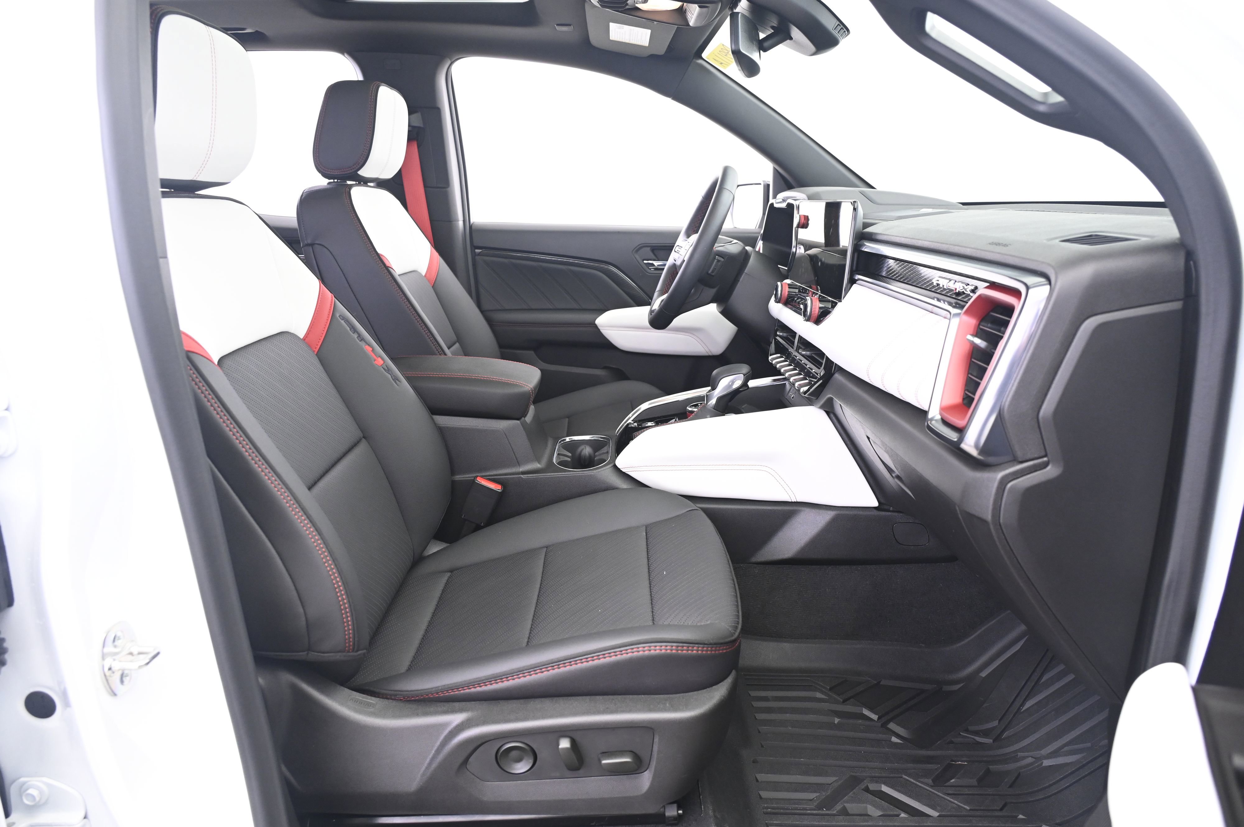 Used 2026 GMC Canyon AT4X image 24