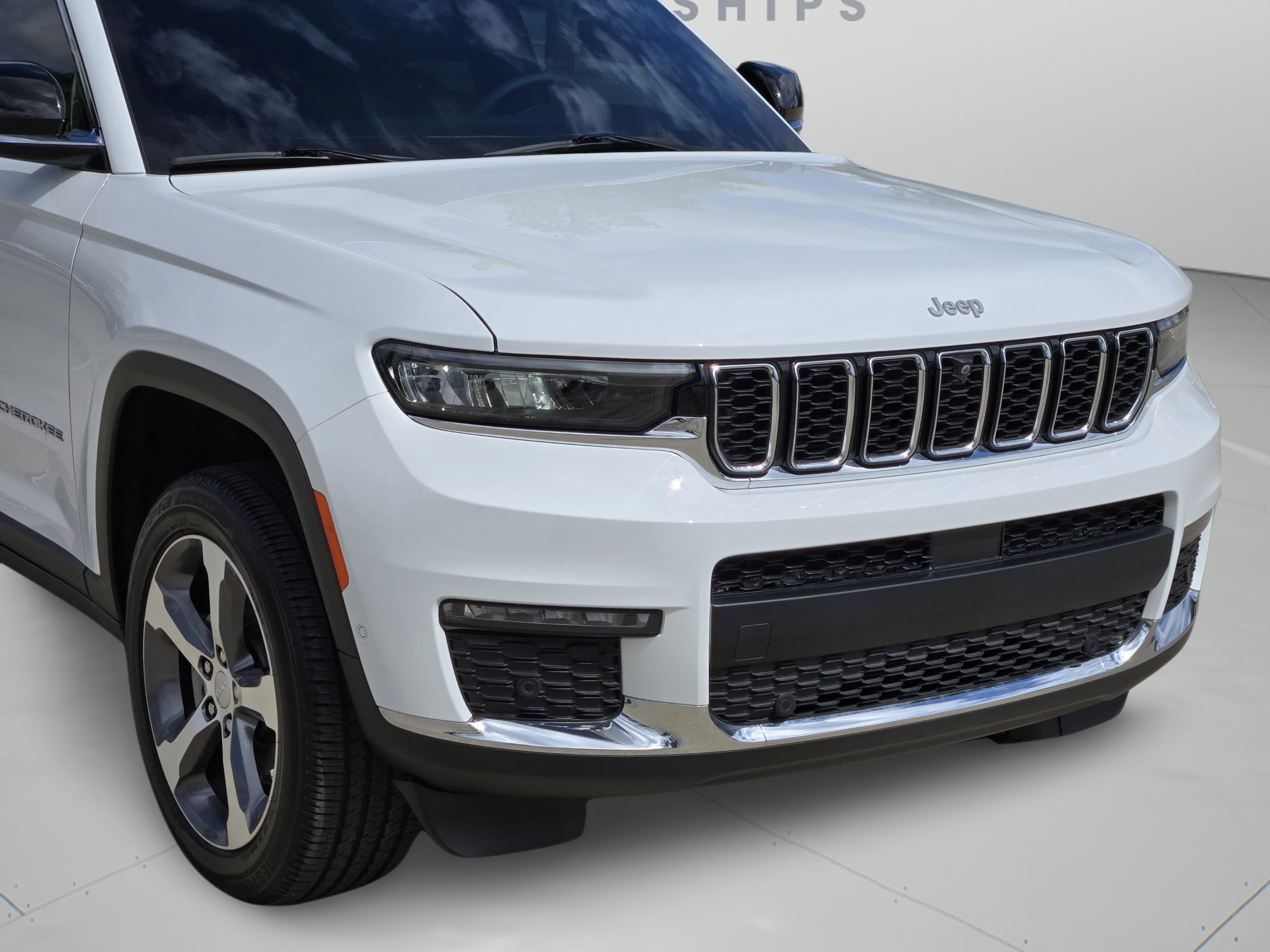 Used 2025 Jeep Grand Cherokee L Limited w/ Luxury Tech Group II AWD/4WD image 31