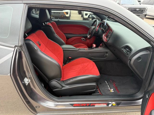 Used 2016 Dodge Challenger R/T Scat Pack w/ Leather Interior Group image 11