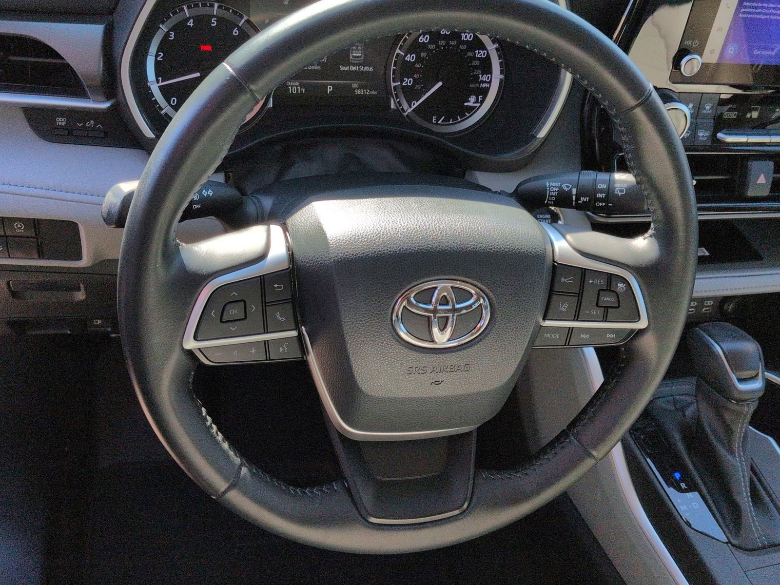 Used 2023 Toyota Highlander XLE image 16