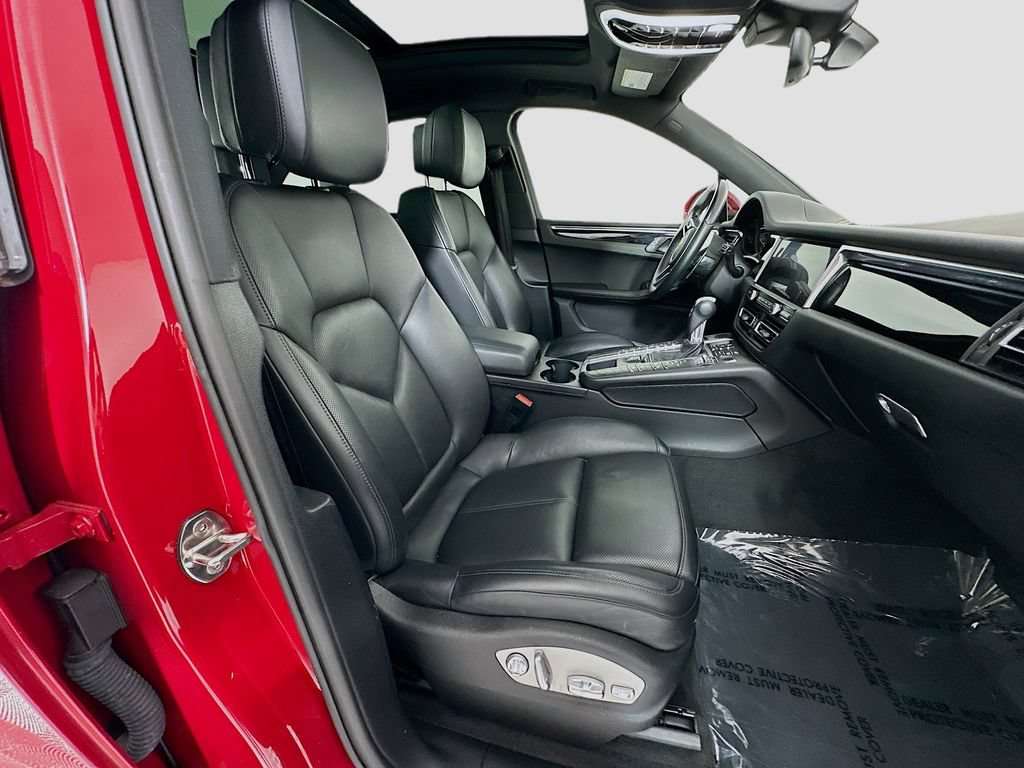 Certified 2021 Porsche Macan S AWD/4WD image 30