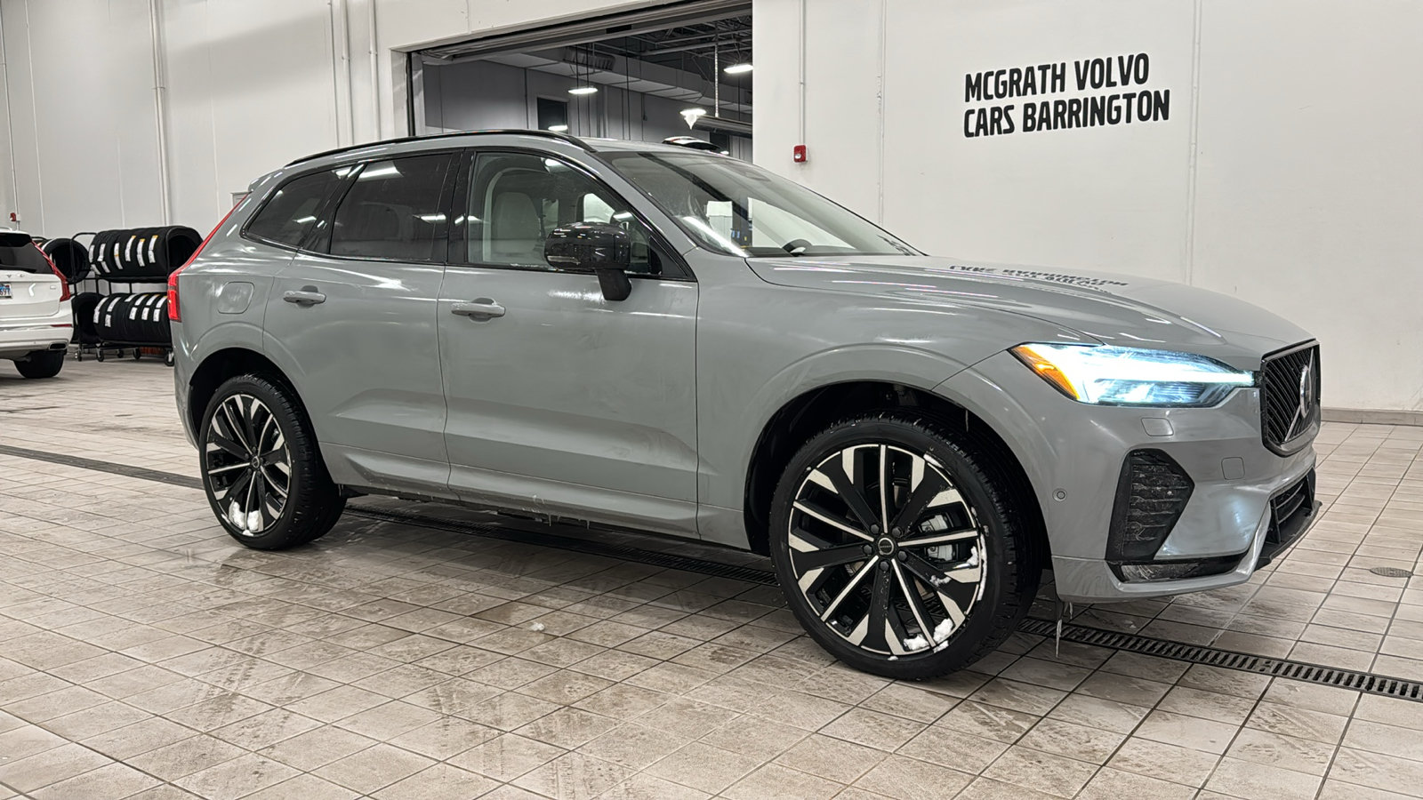 New 2026 Volvo XC60 B5 Ultra w/ Protection Package Premier AWD/4WD image 3