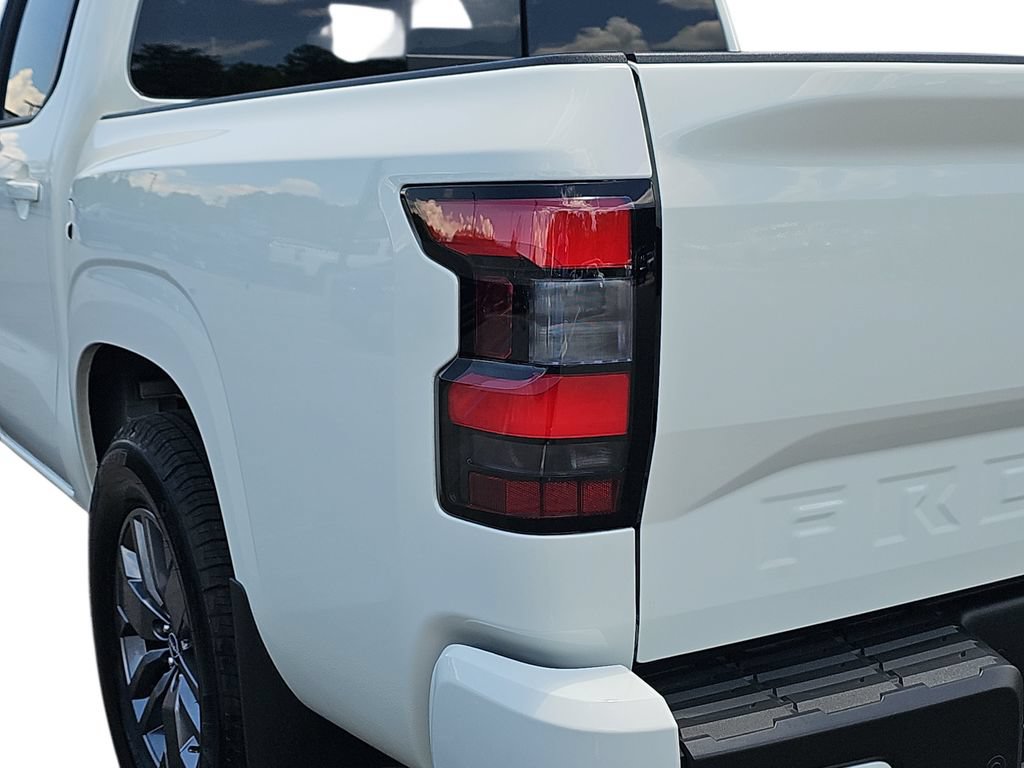 Used 2025 Nissan Frontier SV RWD image 32