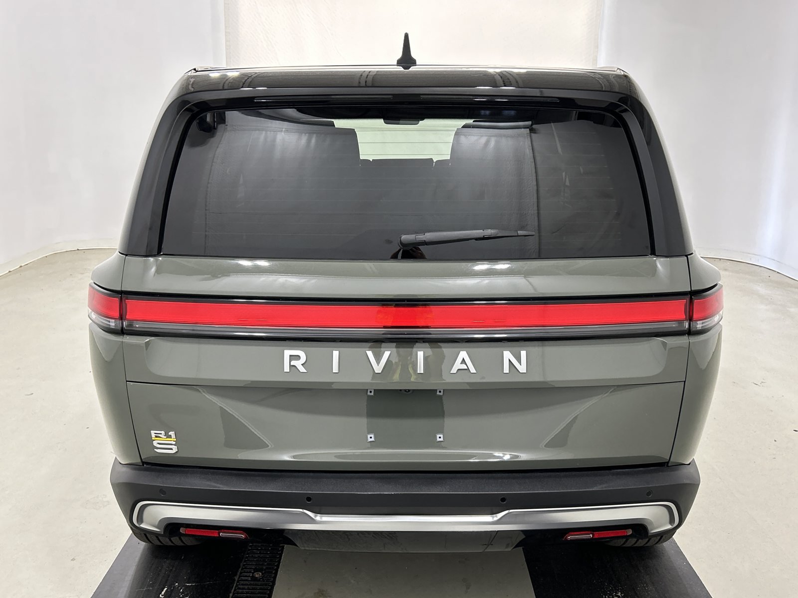 Used 2022 Rivian R1S Launch Edition Quad AWD/4WD image 4