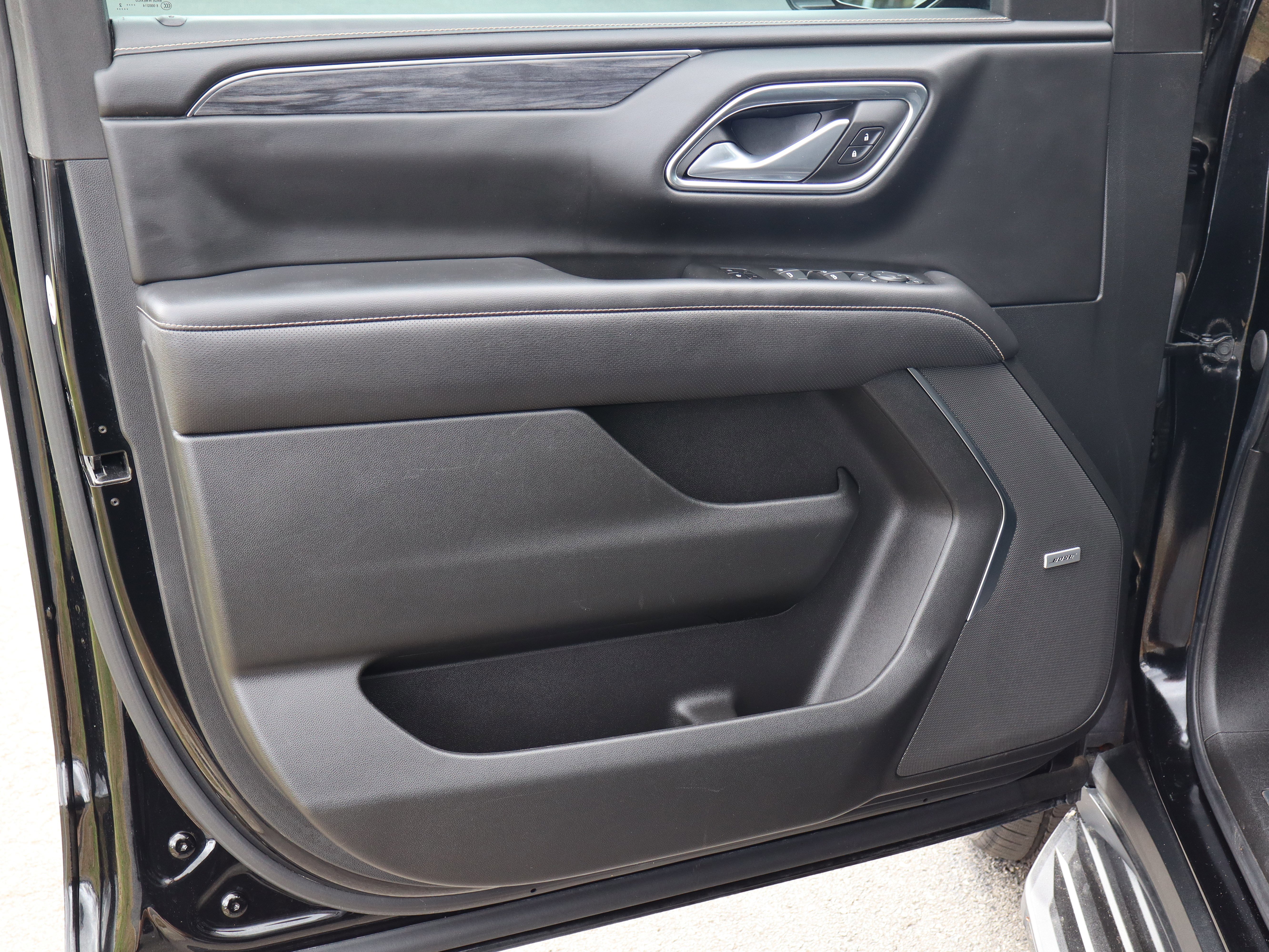 Used 2022 GMC Yukon SLT w/ SLT Premium Package image 18