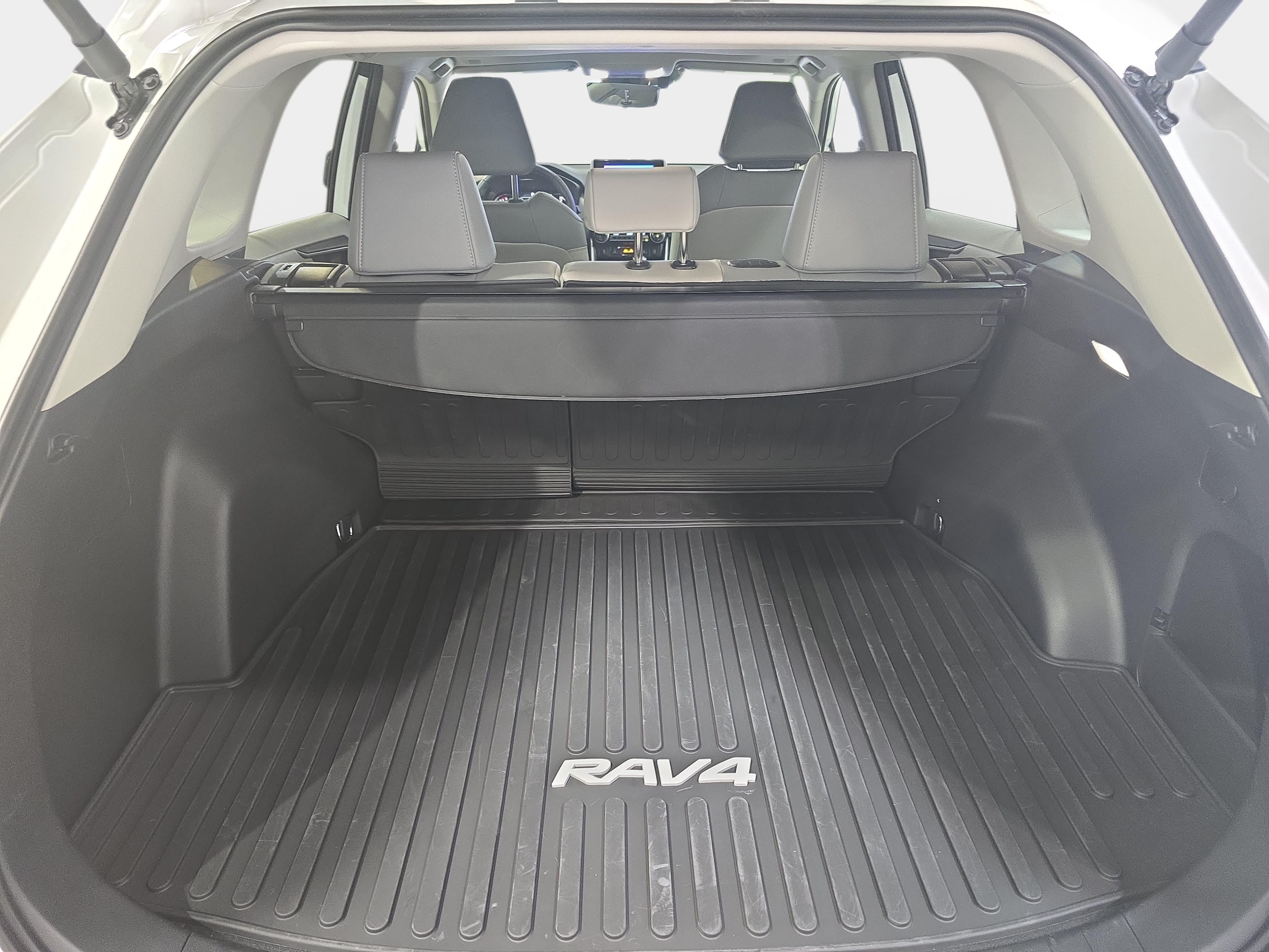 Used 2025 Toyota RAV4 XLE Premium w/ Weather Package AWD/4WD image 28