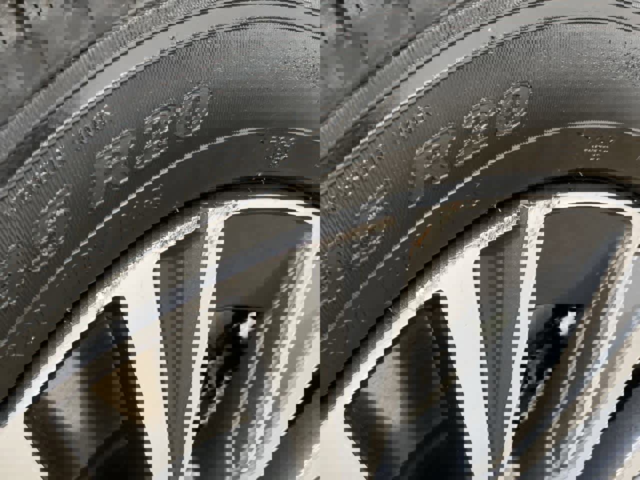 Used 2022 Volvo XC90 T5 Momentum image 34