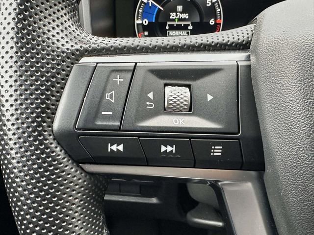 Used 2023 Mitsubishi Outlander SE Black Edition image 8