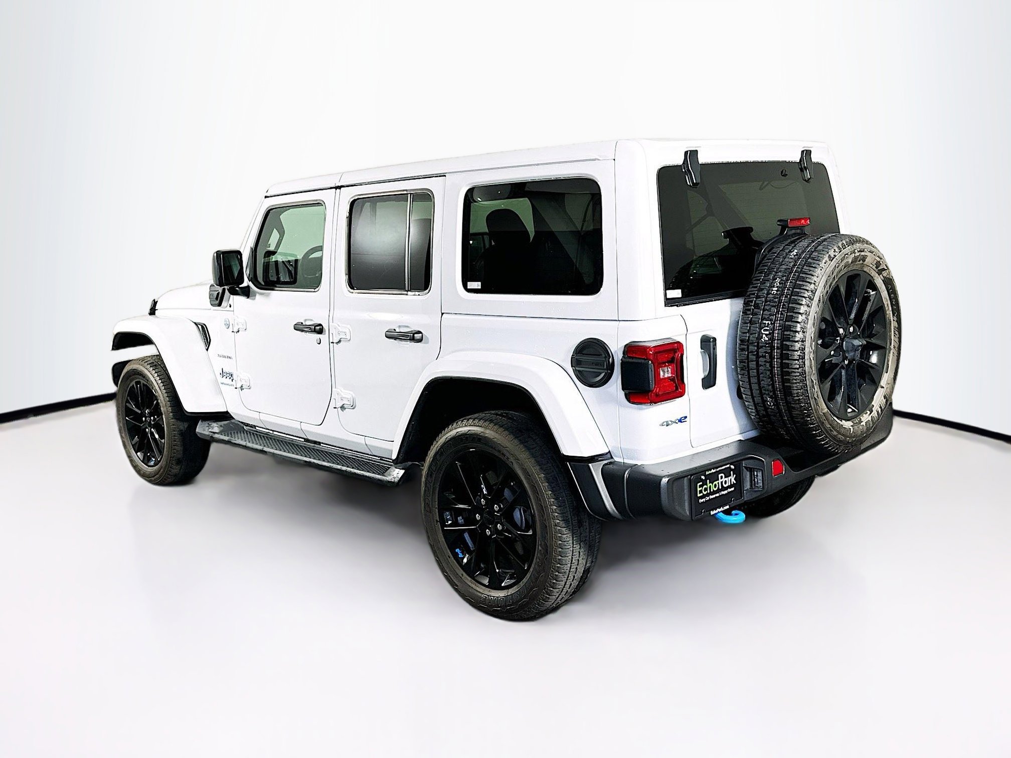 Used 2023 Jeep Wrangler Sahara w/ Cold Weather Group image 5