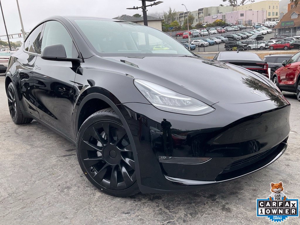 Used 2023 Tesla Model Y Long Range AWD/4WD image 1