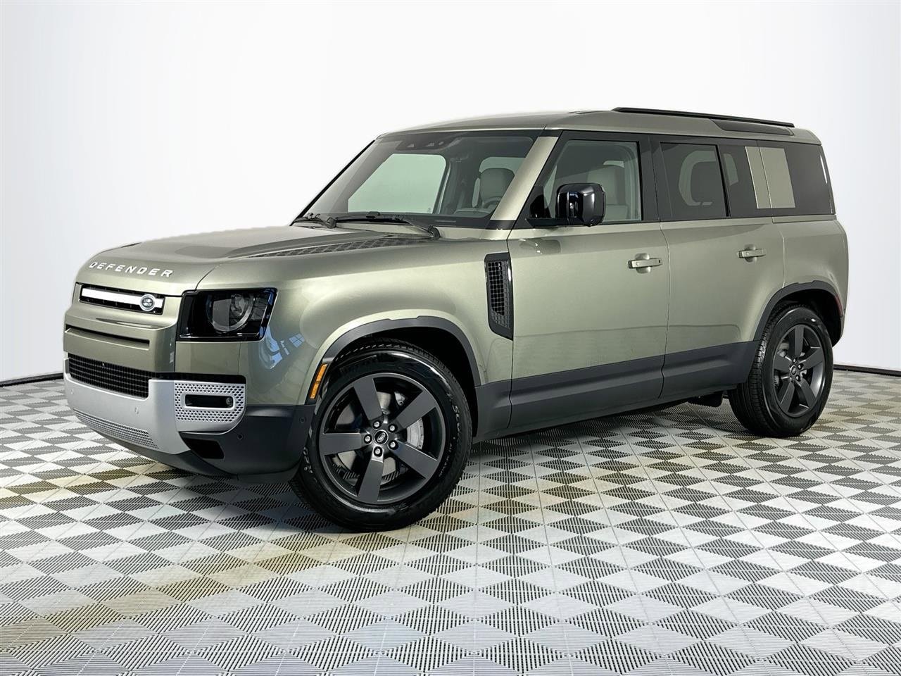 Used 2025 Land Rover Defender 110 S image 1