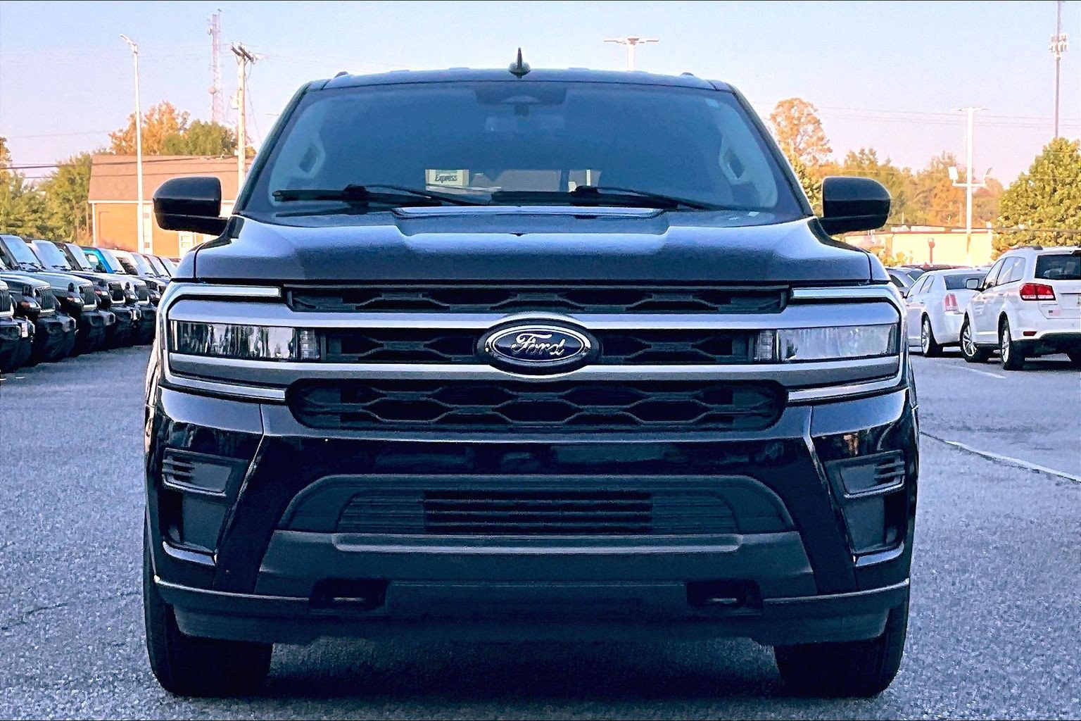 Used 2023 Ford Expedition XLT AWD/4WD image 2