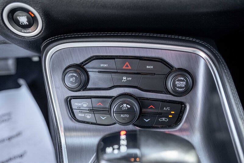 Used 2016 Dodge Challenger SXT RWD image 14