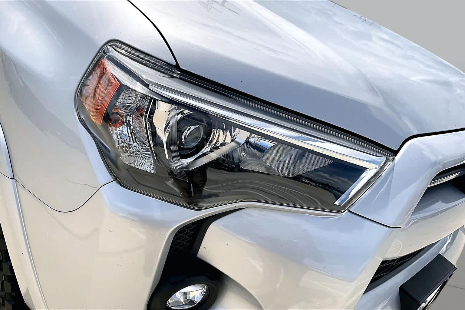 Used 2022 Toyota 4Runner SR5 Premium w/ Moonroof Package RWD image 28