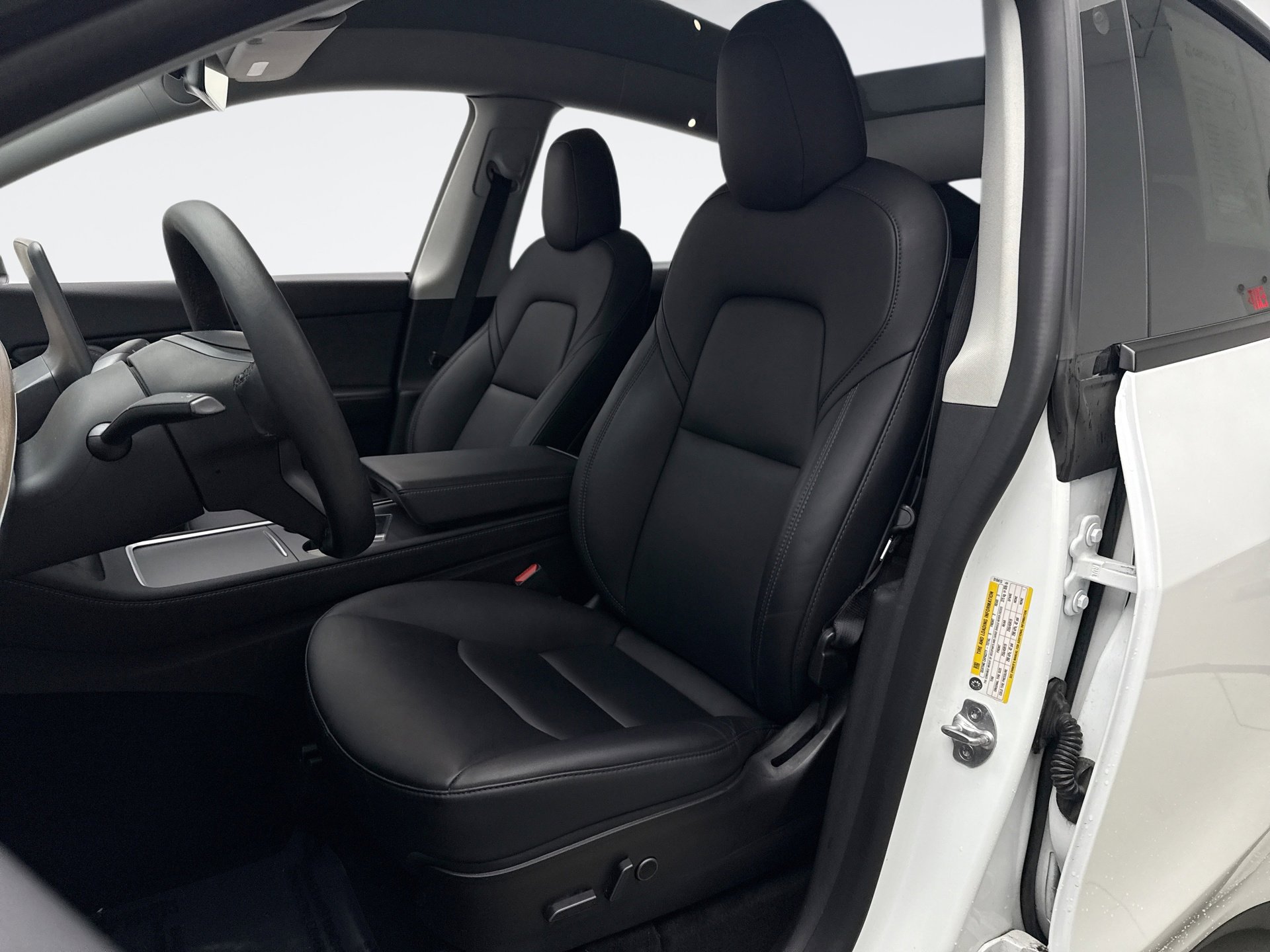 Used 2022 Tesla Model Y Long Range image 11