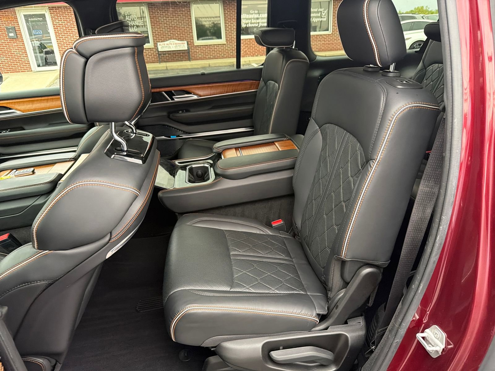 Used 2024 Jeep Grand Wagoneer L Series III AWD/4WD image 24