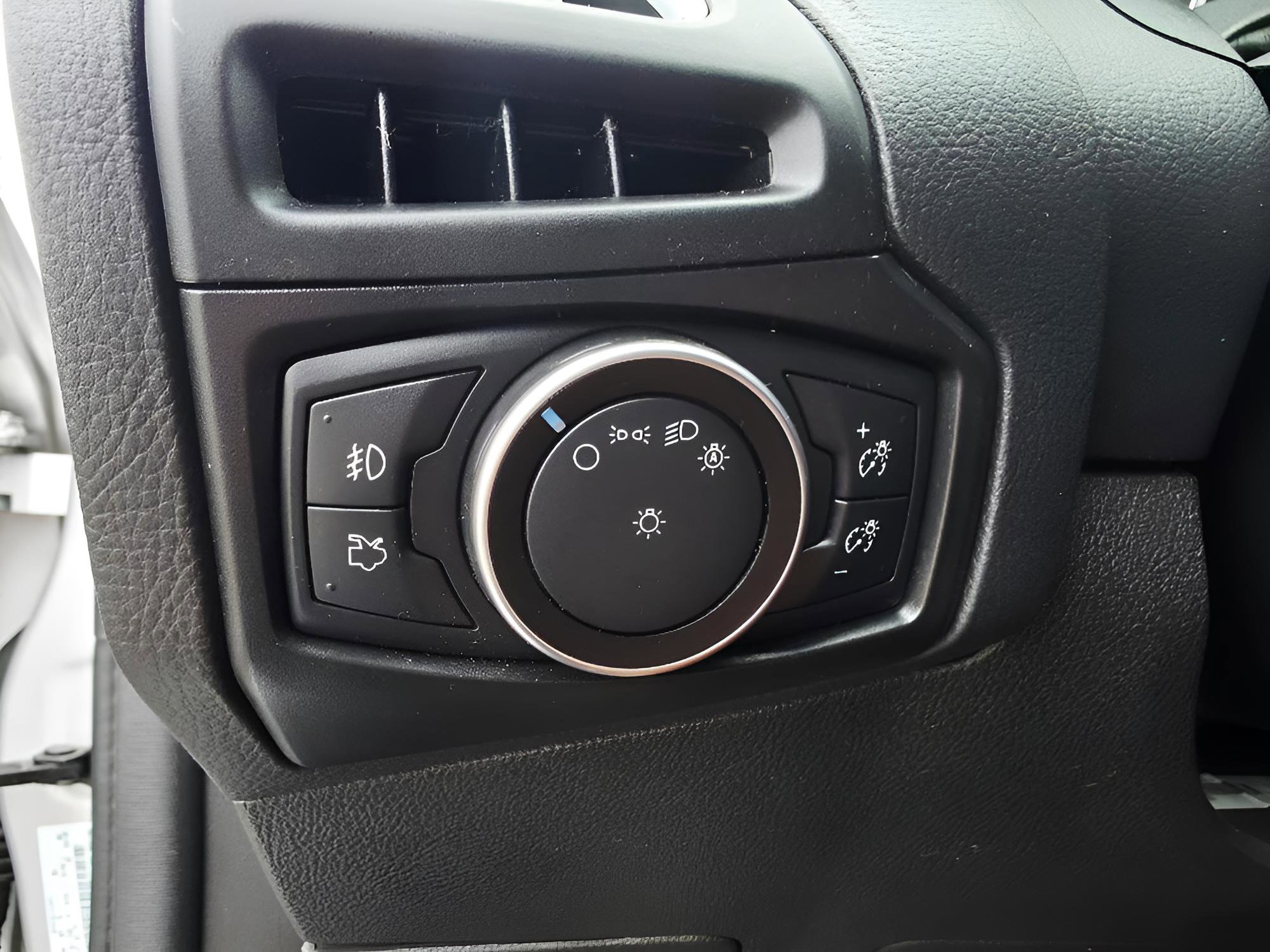 Used 2017 Ford Focus Titanium w/ Titanium Technology Package FWD image 22